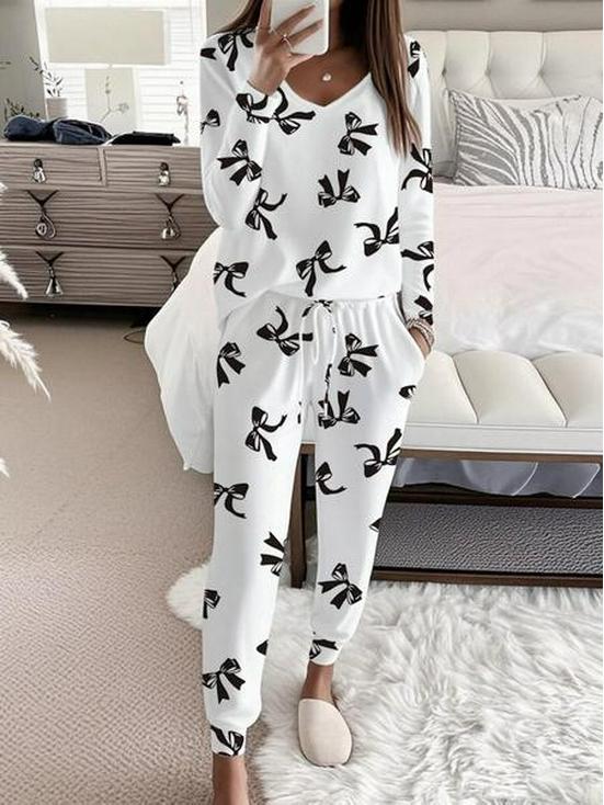 

Новый осенне-зимний комплект для отдыха с V-образным вырезом и длинными рукавами с леопардовым принтом 1XL