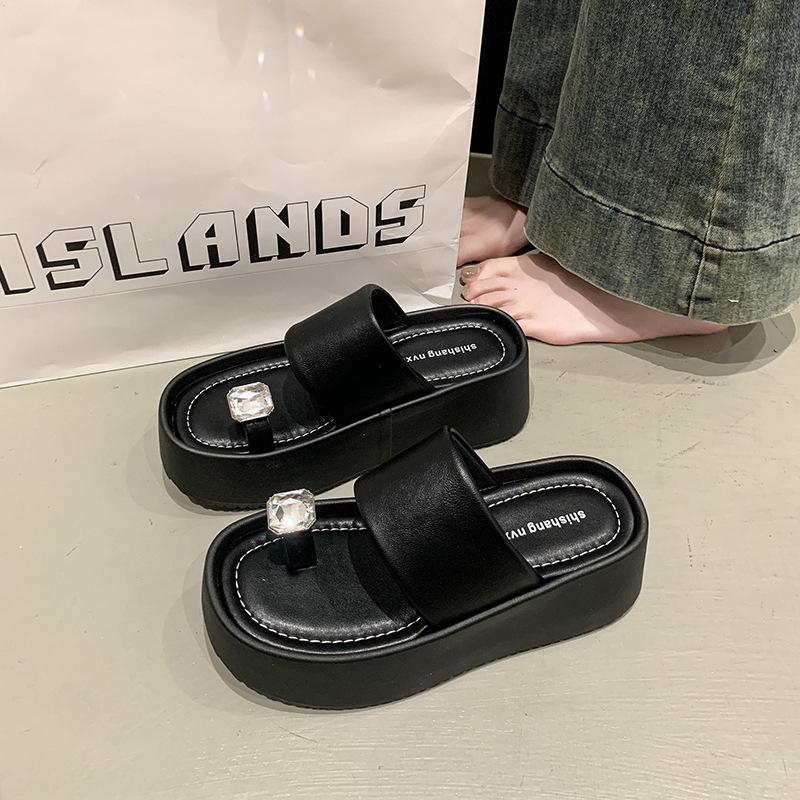 

Набор шлепанцев с камнями для женской летней носки, модные новые сандалии на толстой подошве-маффине, увеличивающие рост 40 чёрный