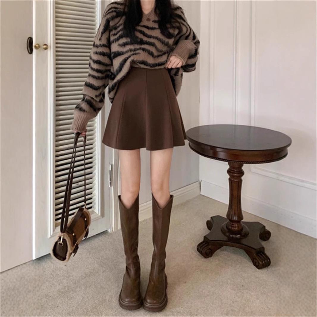 

Plus Size High Waist Coffee Brown Wool Blend A-Line Pleated Mini Skirt for Women - Autumn 2024 Collection XL