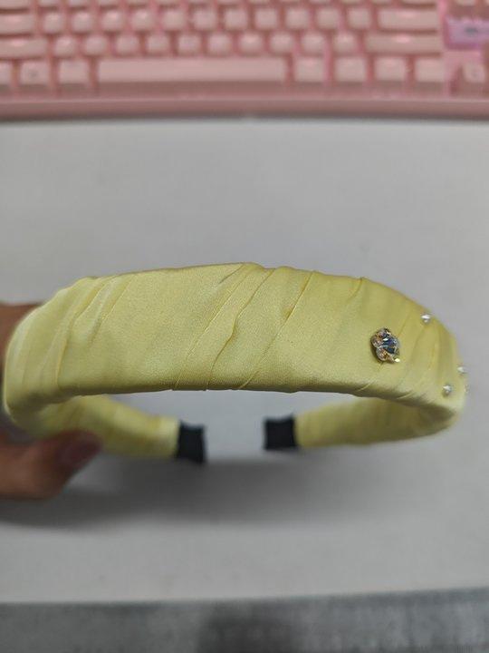 

Тканевая повязка на голову с жемчугом, бриллиантами и цветами, модная, темпераментная, простая, с высокой макушкой, нишевая, универсальная, высококлассный аксессуар для волос