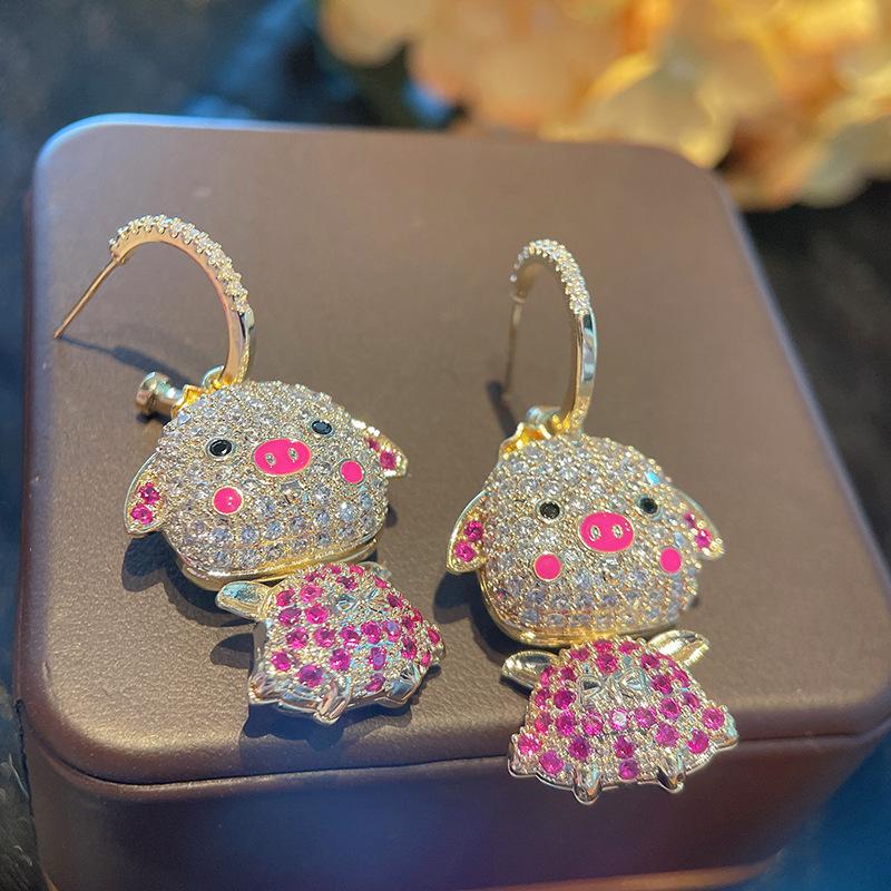 

Высококачественные милые серьги-свинки, полные циркония, изящные серьги-гвоздики в виде животных, прямые продажи для женщин. красный