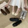 Retro Mary Jane Schuhe 2025 neu Französischer kleiner Duftstil elegant eckige Spitze flacher Ausschnitt Innenhöhenerhöhung Ein-Wort-Riemen Einzelne Schuhe