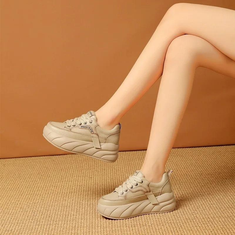 Mode Herfst Dikkere Zool Sportschoenen voor Dames 2025 Mode Platform Verhoging Sneakers Dames Veters Casual Stijl Gevulkaniseerde Schoenen