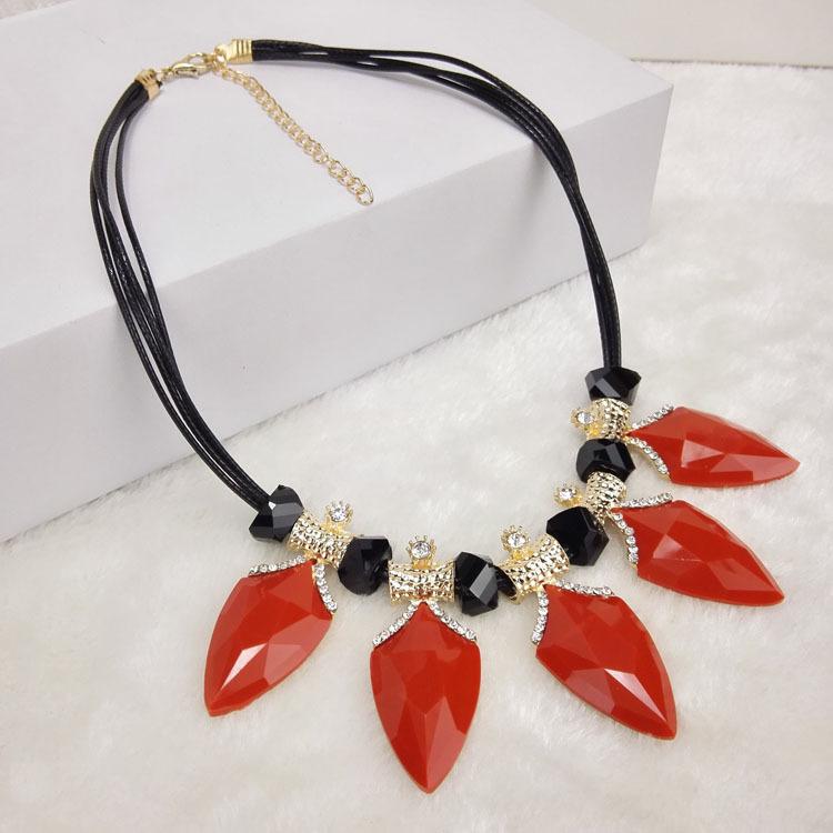Water Drop Leather Rope Necklace Short Sweater Chain Pendant Women'S Accessories Ornament Rhinestone Collarbone Chain