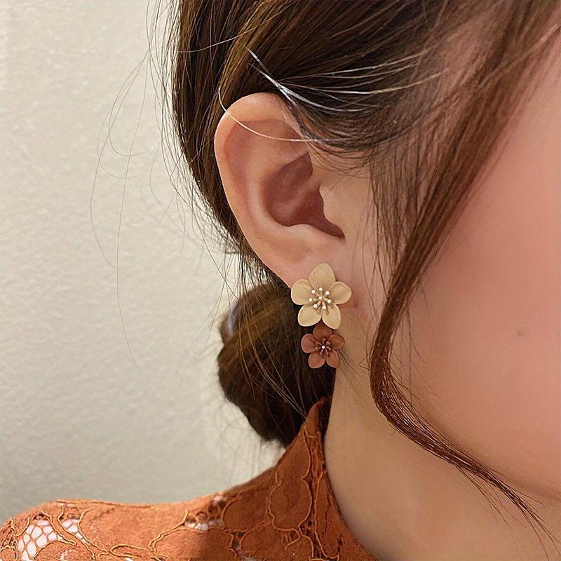 1 Pair Elegant Floral Stud Earrings, Alloy Mixed Color Beige & Brown, Versatile for Casual/Parties/Birthdays/Gifts, for Teenager 15+ Years