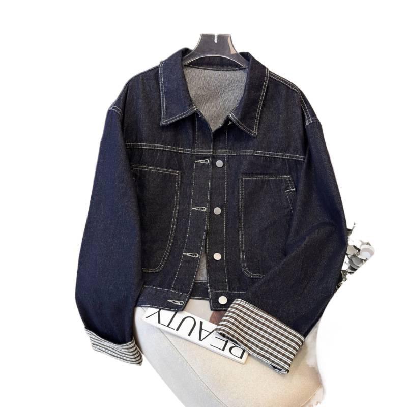 Damska kurtka dżinsowa z wyższej półki z liniami strukturalnymi i kołnierzykiem wykładanym