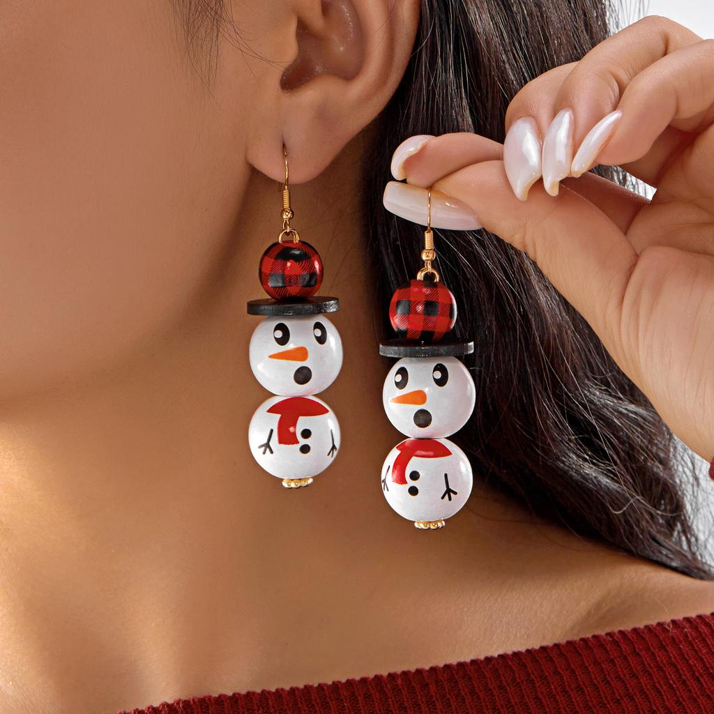 Design Sense Wooden Bead Santa Claus Earrings for Women Funny White Snowman Earrings New Year Holiday Exquisite Jewelry Gifts