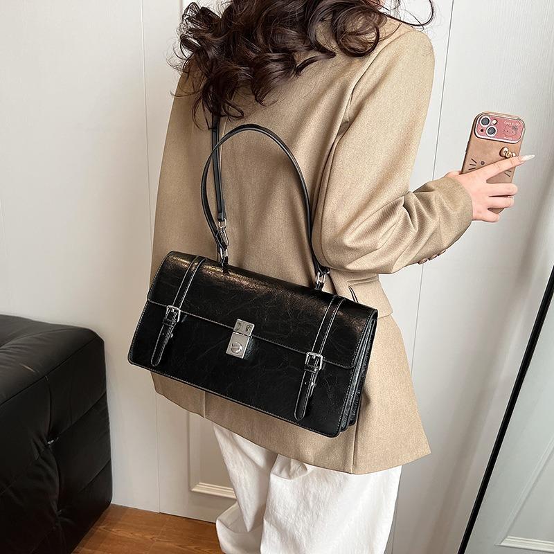 Retro bag women's large-capacity new versatile fashion shoulder messenger bag niche design commuter bag