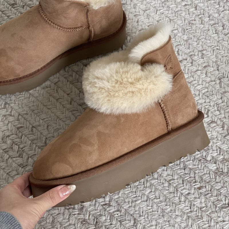 Winter new fur integrated wooden buckle short tube thick-soled warm cotton shoes women's one-buckle wool snow boots
