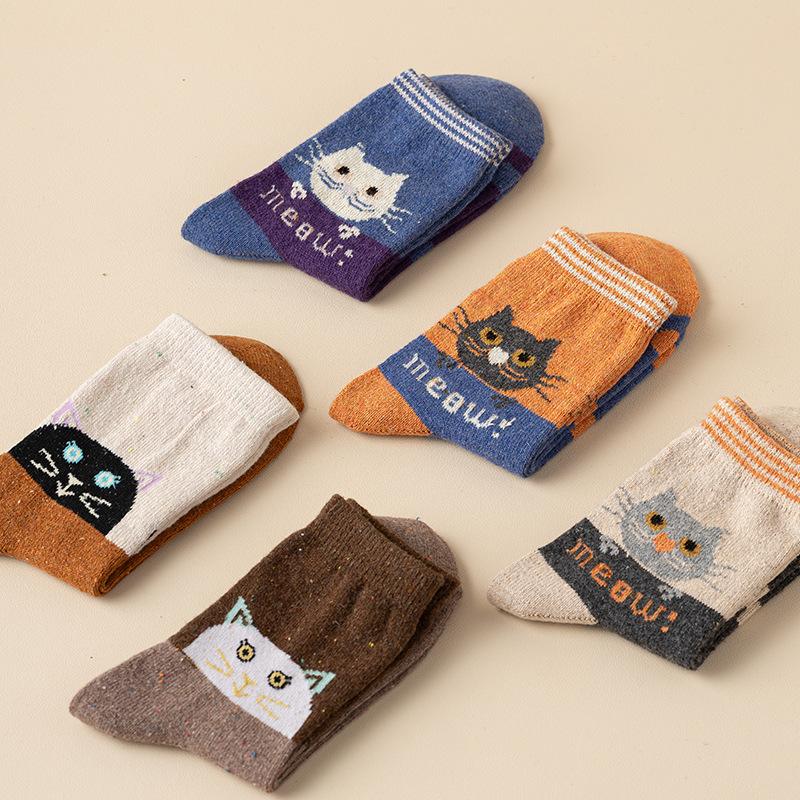 5 Pairs of Female Cute Cartoon Dot Yarn Cat Thick Warm Tube Socks