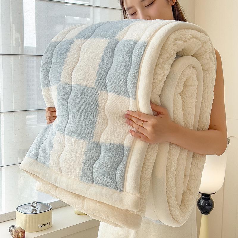 Checkerboard Double-Sided Fleece Blanket for Car, Sofa, Camping – Autumn/Winter Thickened