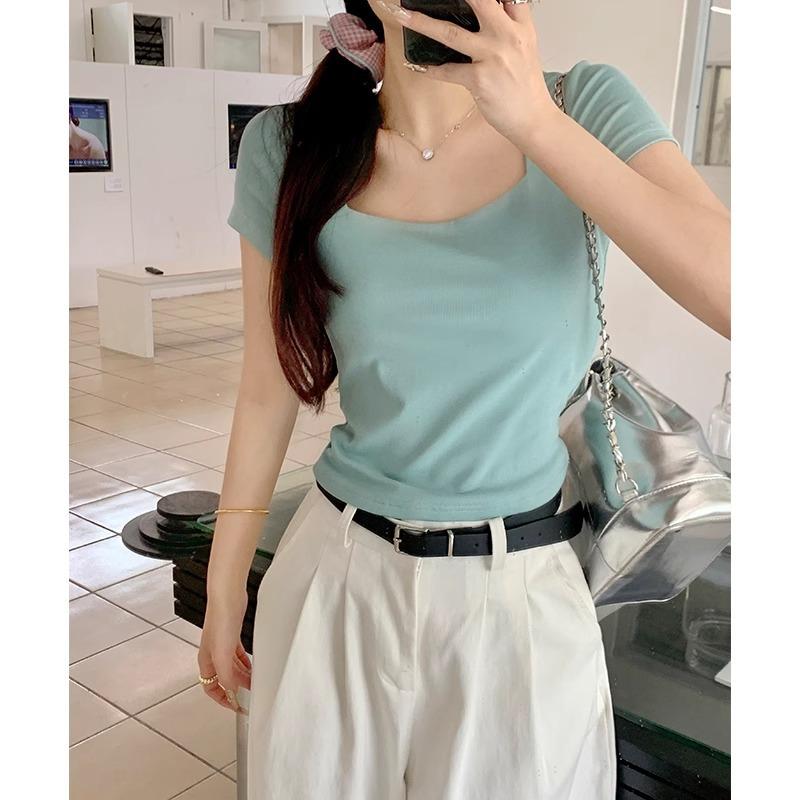 Französisches Kurzarm-T-Shirt mit quadratischem Ausschnitt und rechter Schulter für Damen im Sommer 2024, neues Dopamin-Oberteil mit halblangen Ärmeln für kleine Leute