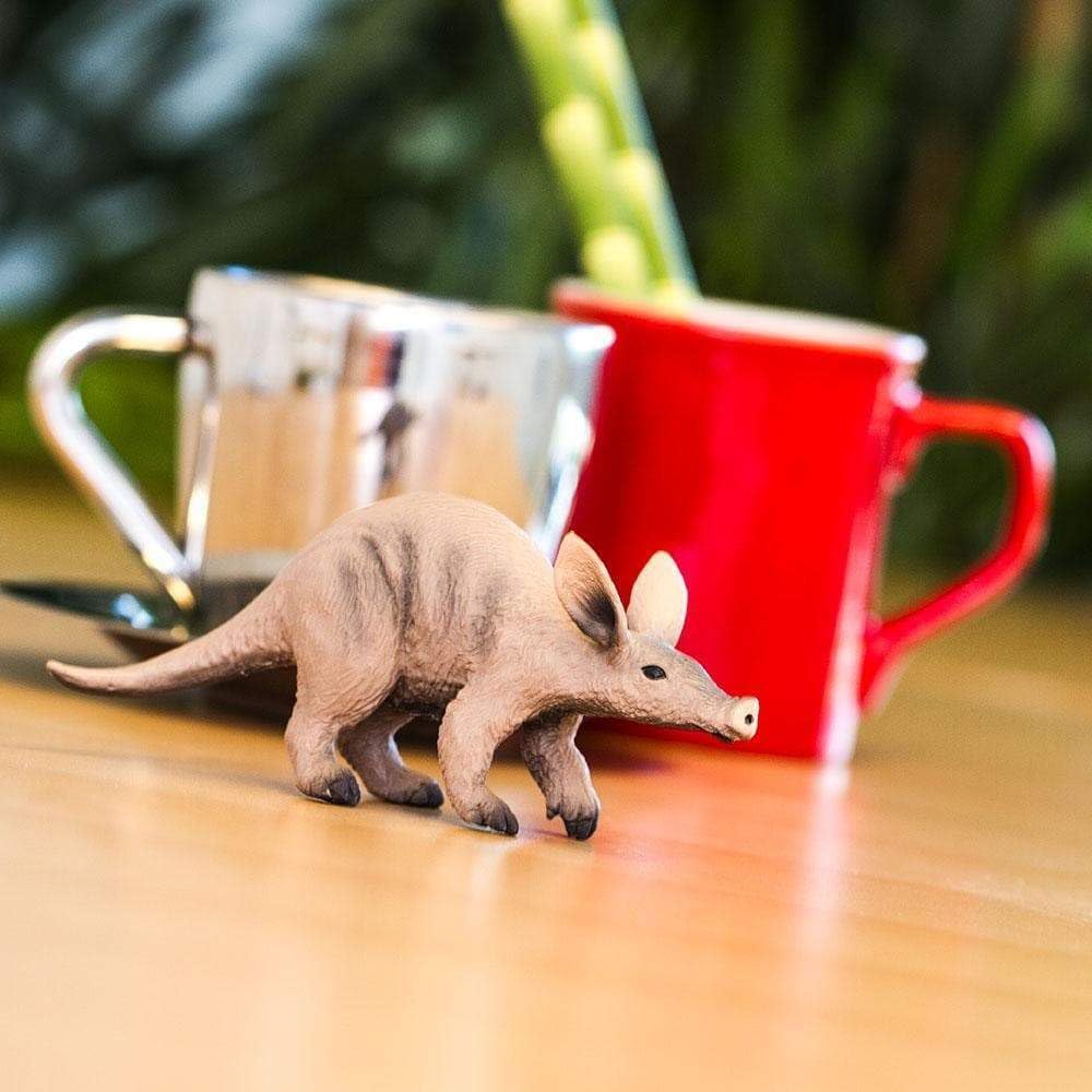 Safari Ltd. Aardvark Figurine - Realistic 5 Animal Figure - Educational Toy for Boys, Girls, and Kids Ages 3+