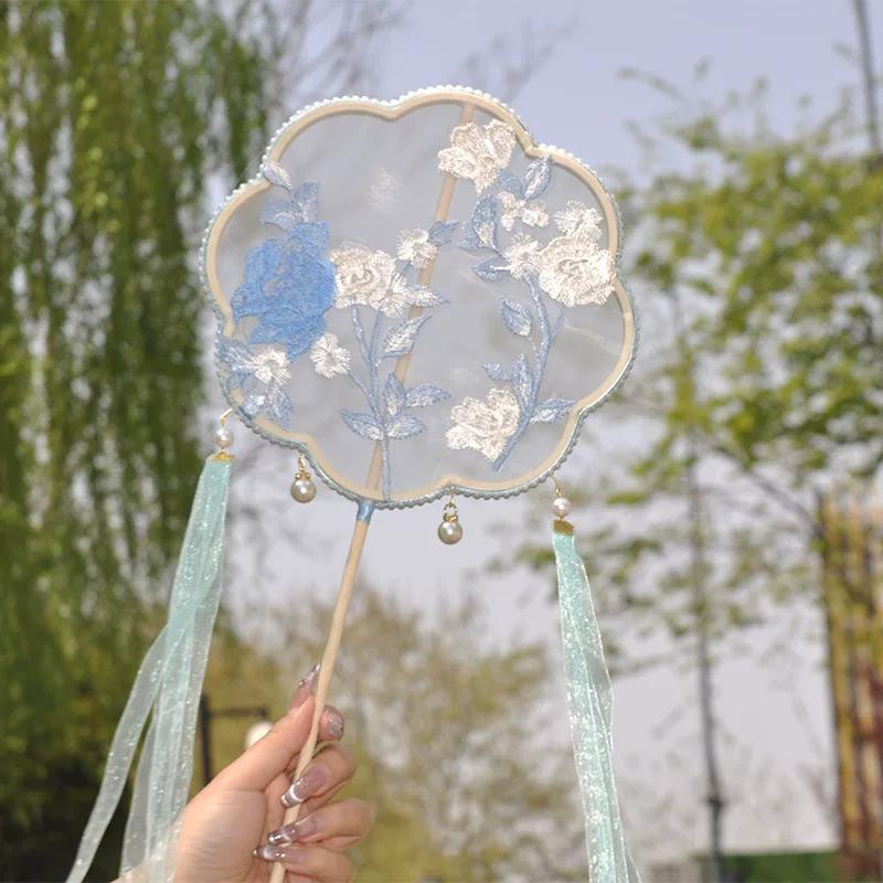 New Vintage-Style Round Fan with Pearl Embroidery, Unique-Shaped Fan for Photo Shoots in Scenic Spots, Hanfu Accessory, Eight-Petal Round Fan