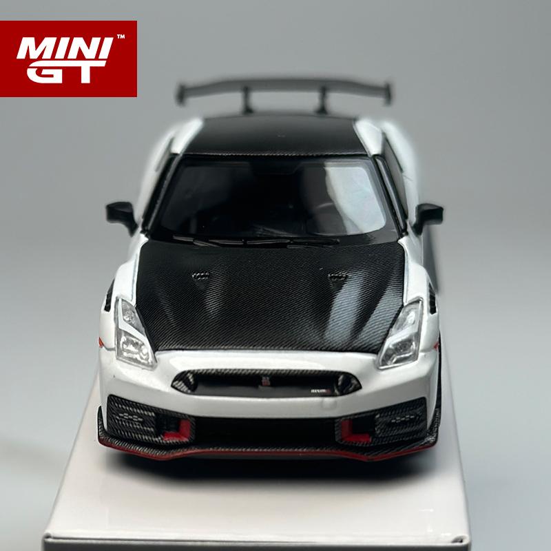 MINI GT 1:64 Nissan GTR 2024 Brilliant White Pearl Alloy Car Model 1045