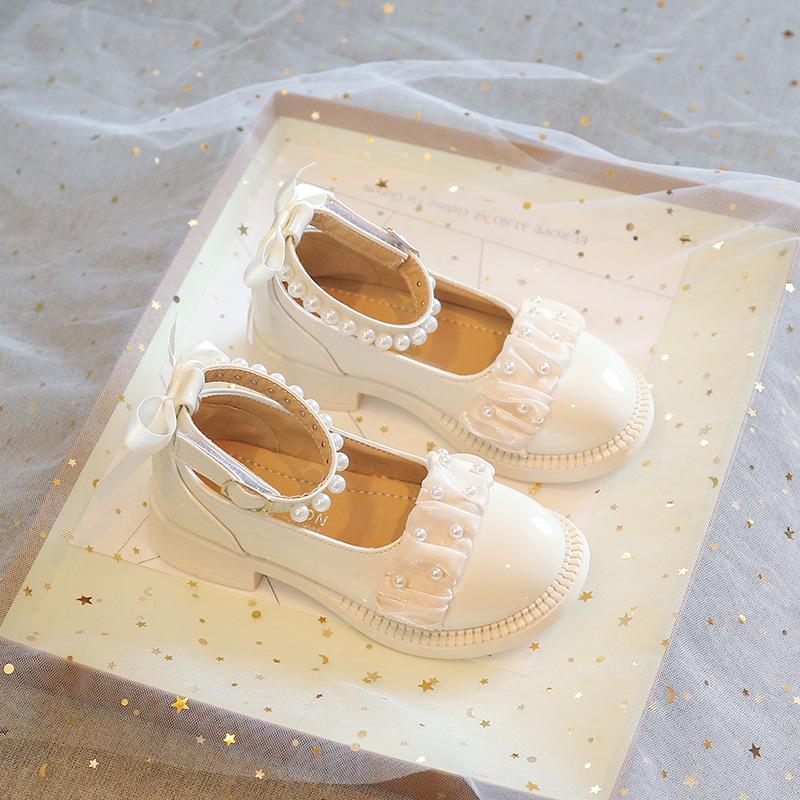 

Туфли Мэри Джейн из лакированной кожи с жемчугом для девочек Осень 2022 - Мягкая подошва для маленькой принцессы 29, approx. 17.8cm грязно-белый