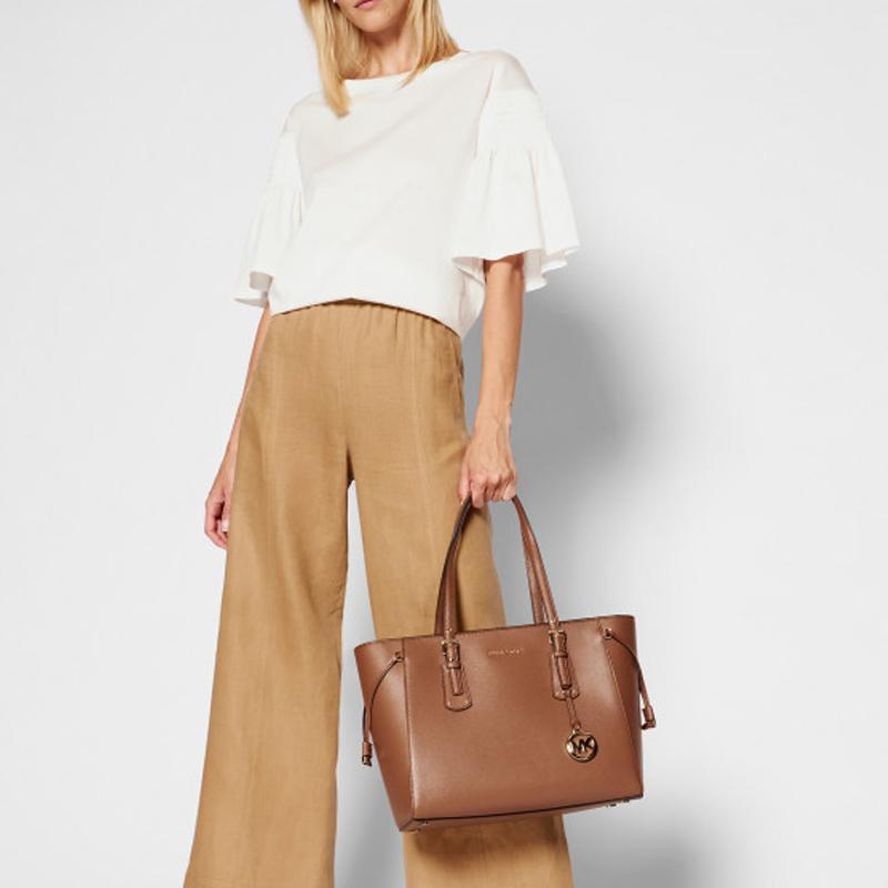 Michael Kors MK Voyager Letter Logo Pendant Solid Color Leather Catfish Bag Medium Women handbags Brown 30H7GV6T8L-LUGGAGE