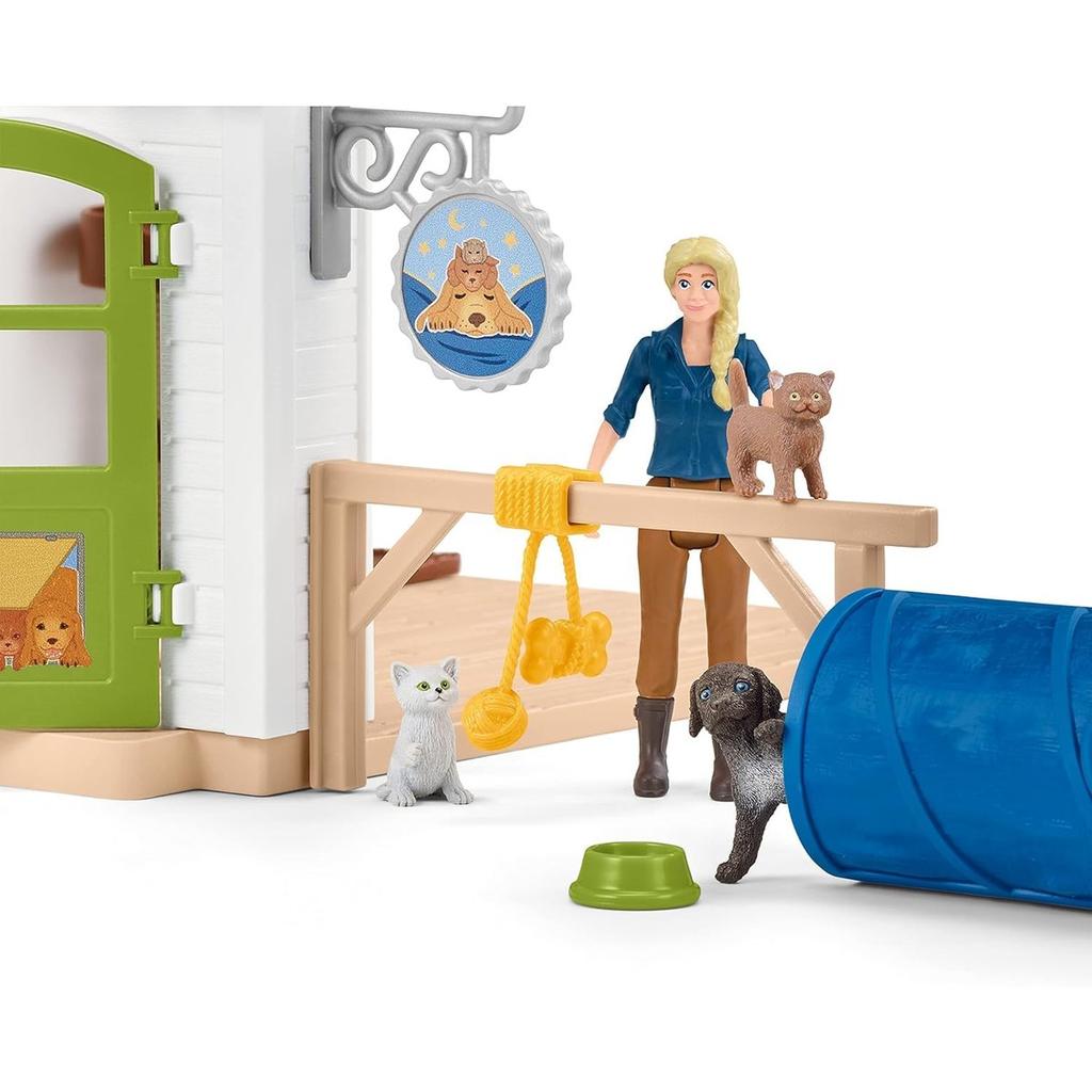 SCHLEICH Farm World Pet Hotel Playset - Animal Toy for Kids 3+