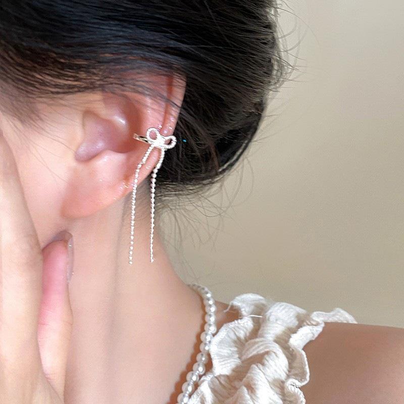 Elegant Geometric Bow Tassel Ear Cuff for Women - No Piercing, Versatile & Stylish Ear Accessory