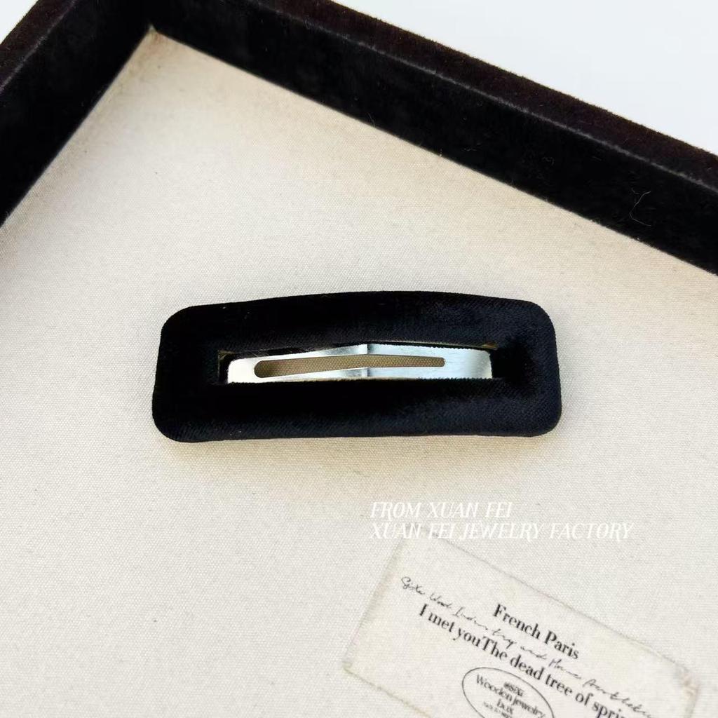 Retro Velvet Hair Clip: Fashionable, High-End Flyaway and Bang Accessory