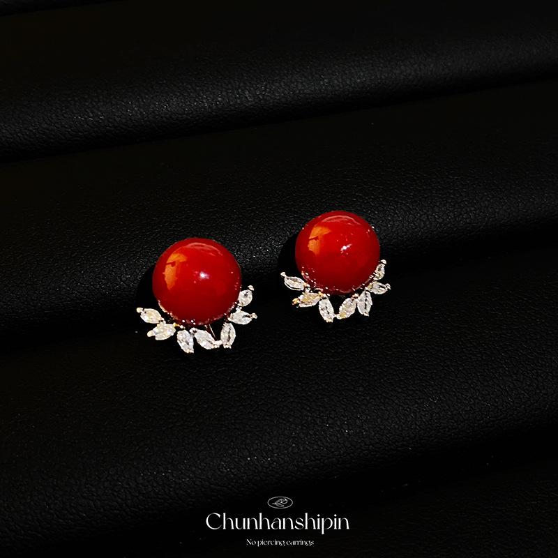 French irregular leaf pearl stud earrings light luxury high-end sense earless earrings new mosquito coil disc ear clips temperament