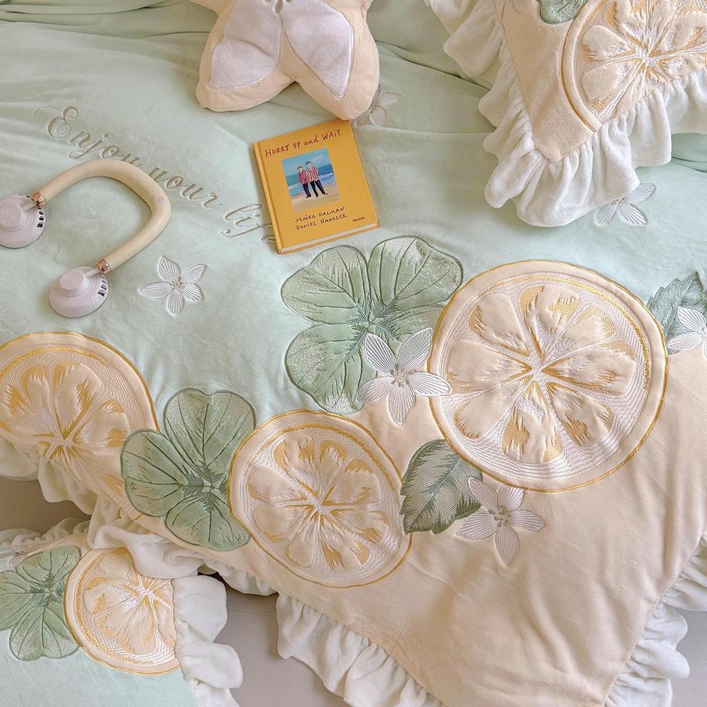 2025 Niedliches Zitronenmilch-Samt-Vierteiler Winter-Dicker Plüsch-Korallenfleece Bettbezug-Set