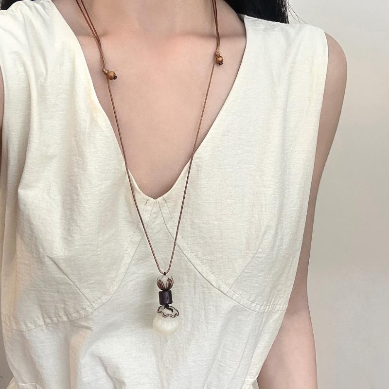 Vintage New Chinese Ethnic Style Bodhi Peace Buckle Pendant Long Sweater Necklace For Women