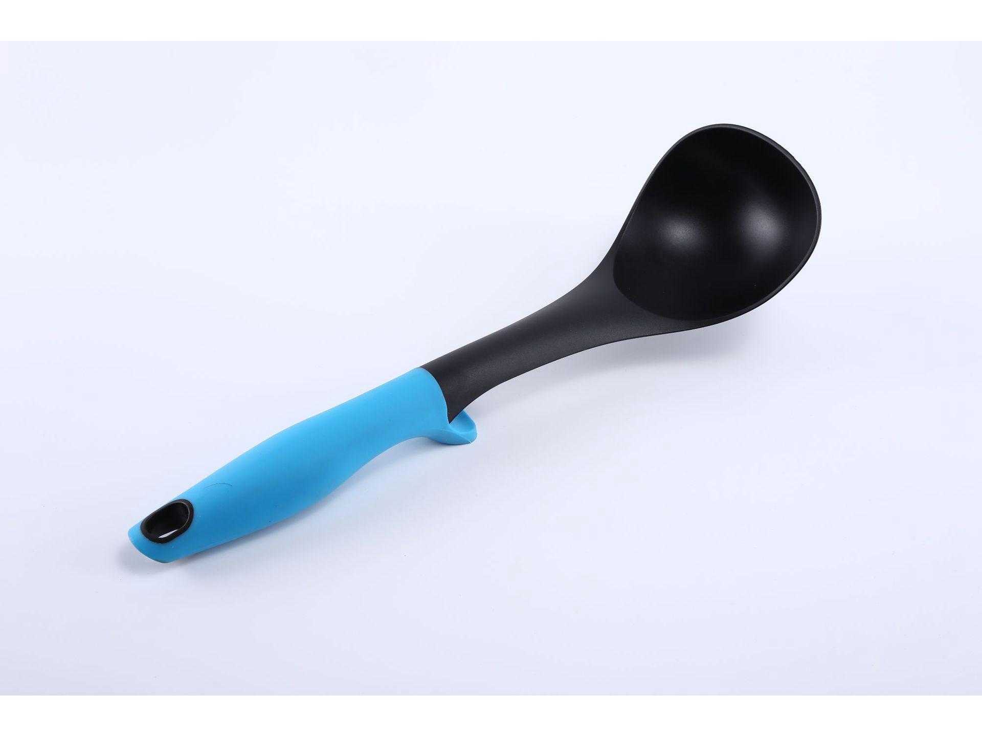 

Набор кухонных принадлежностей из нейлона, 8 предметов: Резиновые и пластиковые ручки; Включает ложку для риса, половник, лопатку для жарки, венчик, картофелемялку; Кухонные инструменты с антипригарным покрытием.