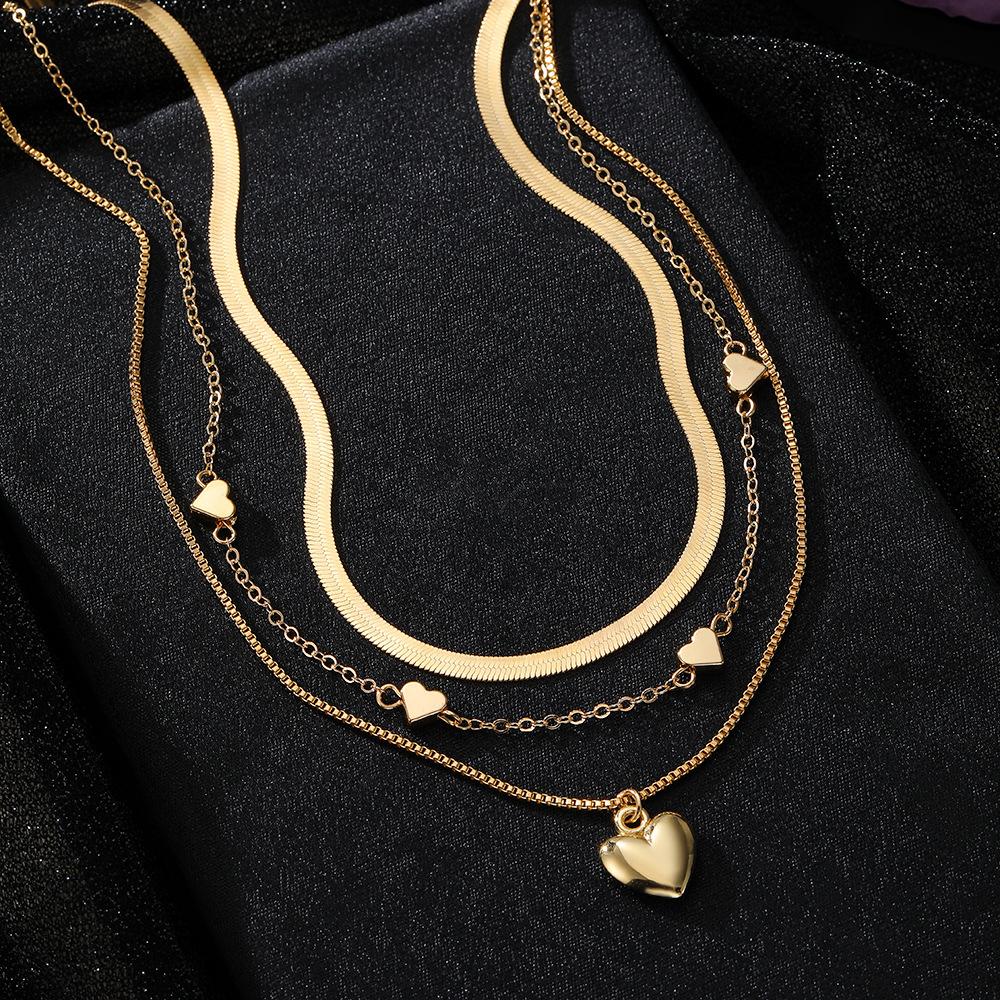 Heart-shaped pendant snake bone chain multi-layered necklace for women European and American-style, understated luxury, niche, vintage clavicle chain