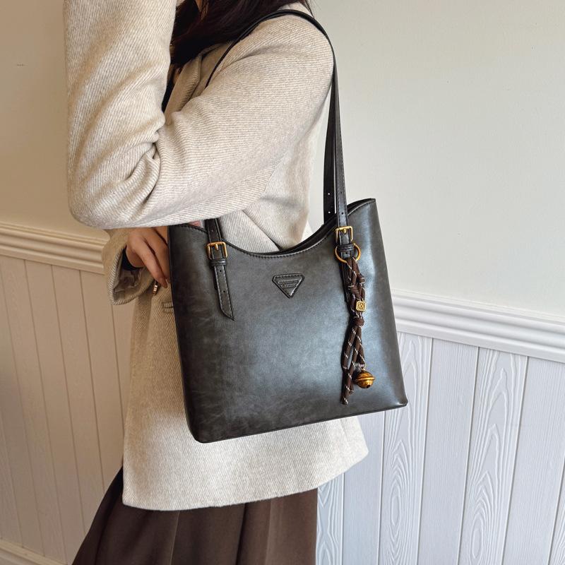 2025 New Tote Bag Women's Senior Sense Simple Commuter Shoulder Bag