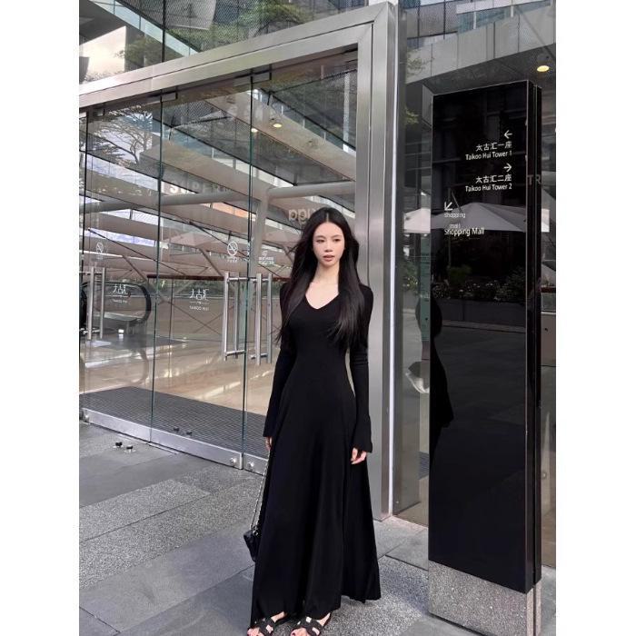 Black Slim-Fit Knitted Long-Sleeve Dress - Women's Spring/Autumn Trend
