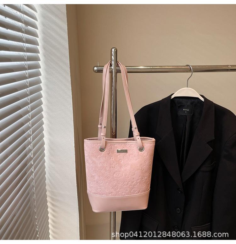 

Large capacity shoulder bag feeling armpit bag 2025 new Korean version fashion trend versatile work commuter bucket bag women