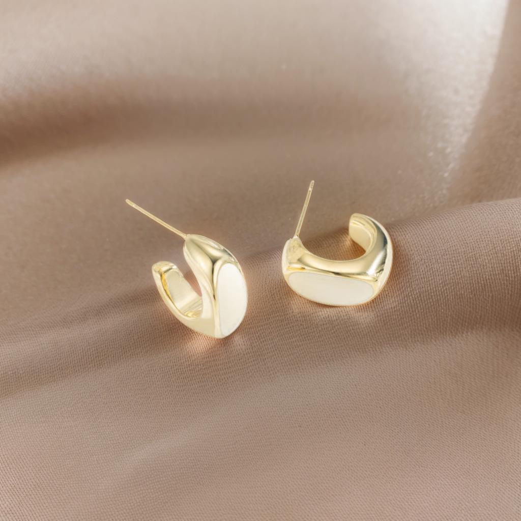 

Korean High-End Geometric Metal Oval Stud Earrings