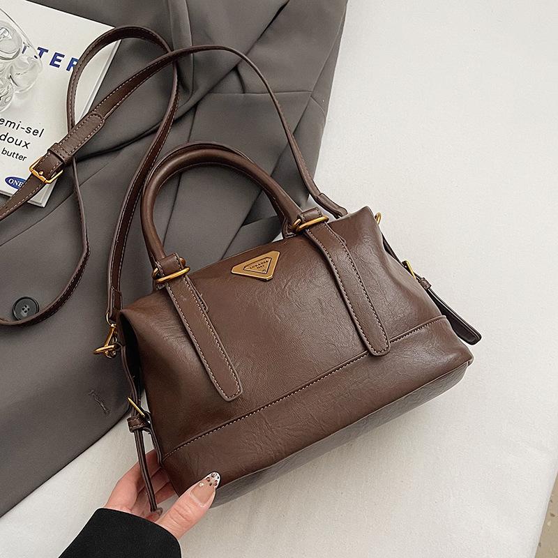 

Зимняя Maillard ретро портативная сумка для боулинга женская 2025 новая модная универсальная сумка-мессенджер подушка для通勤