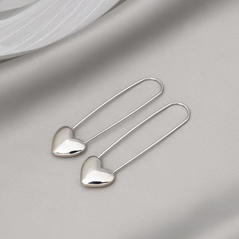 Korean Dongdaemun Metal Heart Stud Earrings - Stylish & Elegant Long Peach Heart Design
