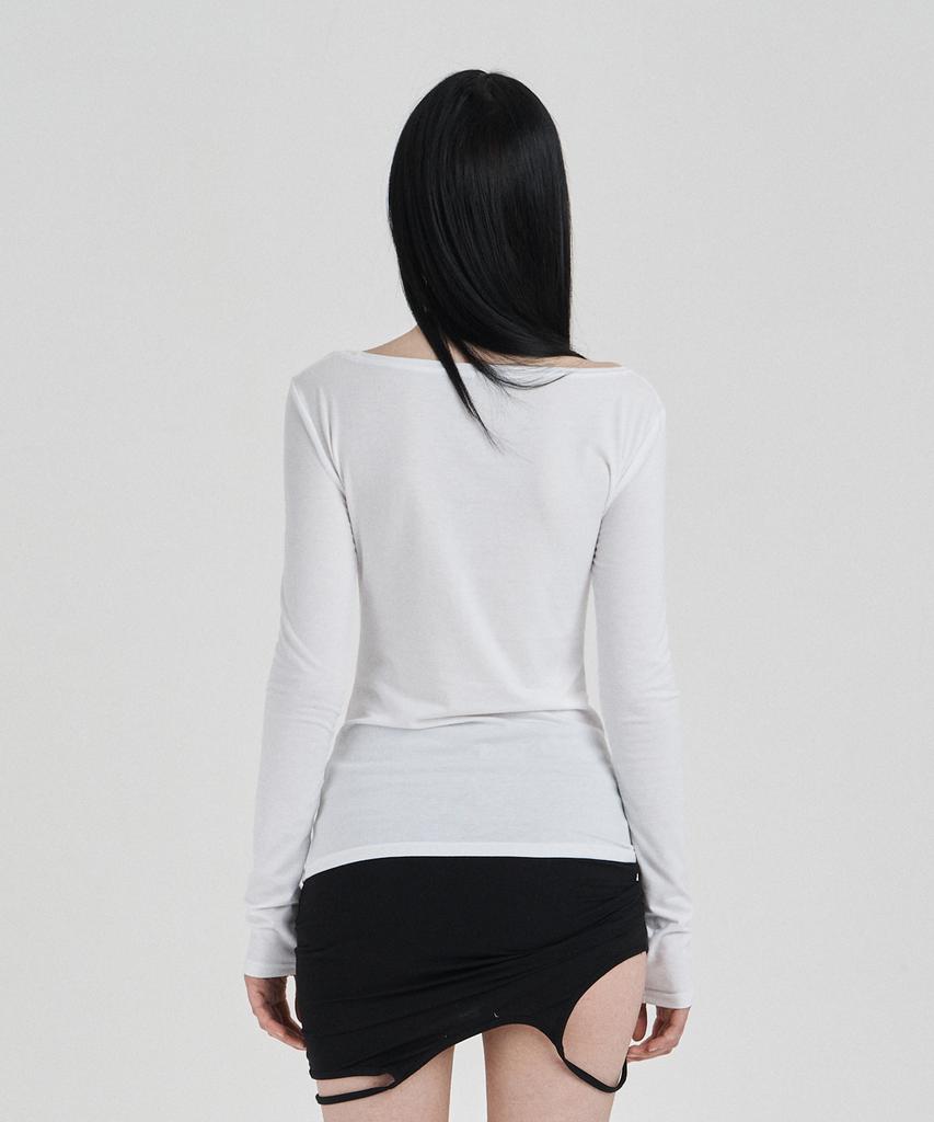 ILLIO White My One Scoop Neck Longsleeve
