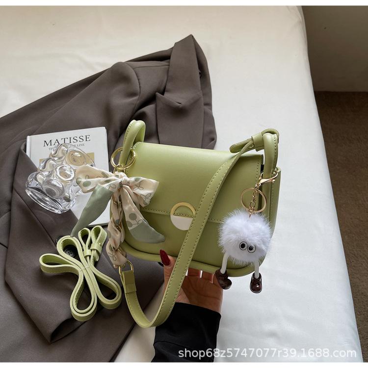 

Advanced sense of foreign style small bag 2025 new women s bag summer popular versatile messenger bag single shoulder armpit small square bag зелёный