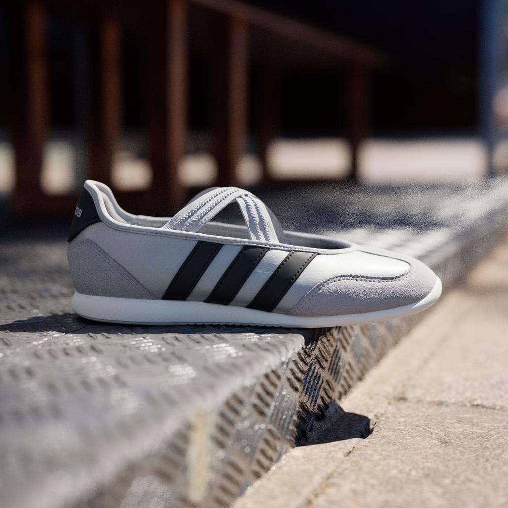 adidas BARREDA MARY JANE HP3520 Women's Sportswear Sneakers Silver Metallic / Core Black / Off White