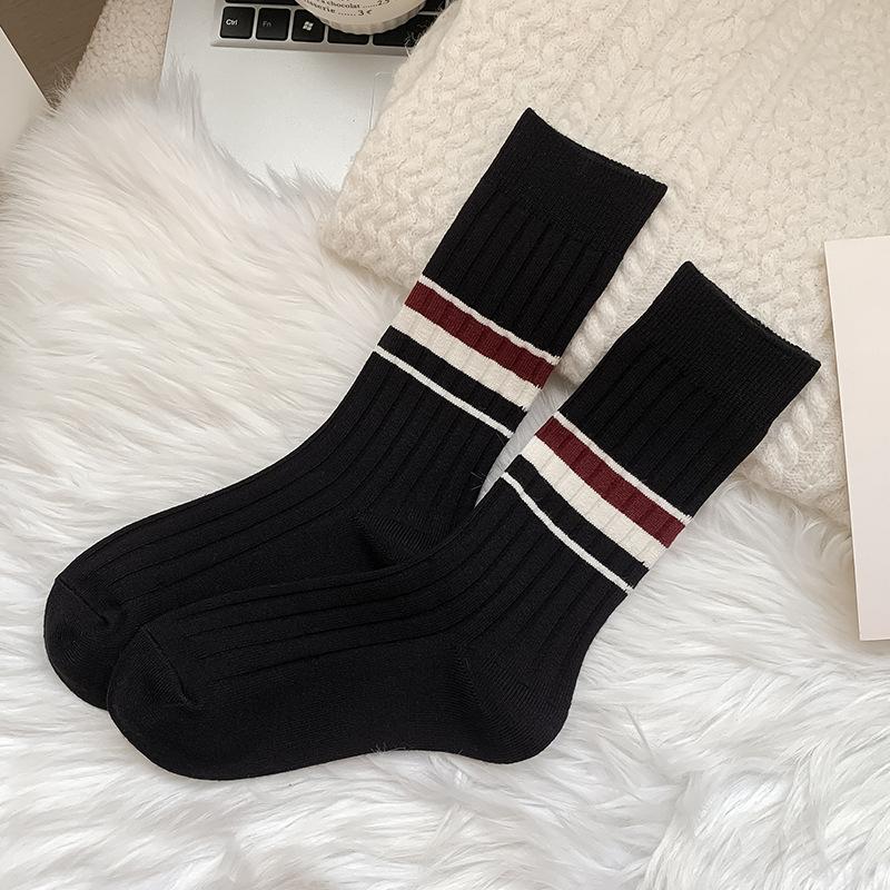 

Женские осенне-зимние теплые трендовые простые носки-трубы в ретро-стиле в университетском стиле 1 pair чёрный