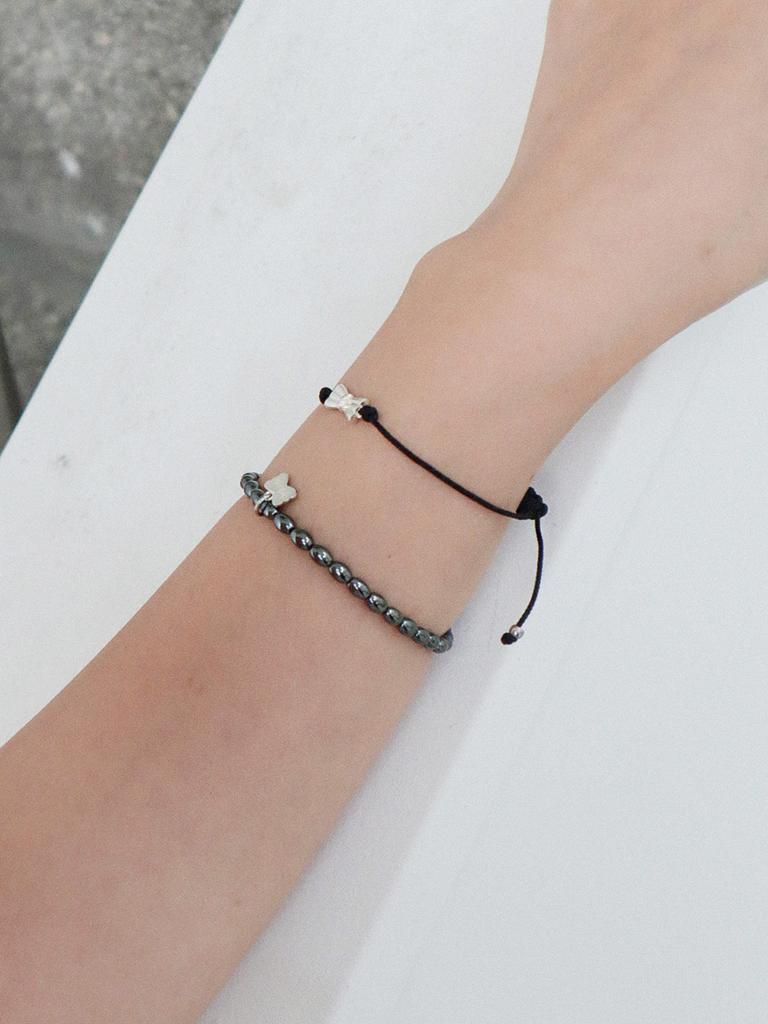 Oudstudio Hematite Bow Charm Bracelet