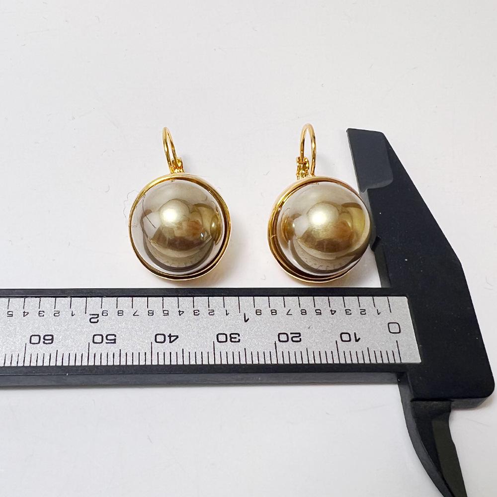 18K High-Luster Pearl Ear Cuffs: Elegant & Versatile Light Luxury Earrings