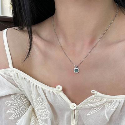 Collana con Ciondolo Quadrato in Zircone da Donna Semplice Lusso Leggero Alto Senso Moda Temperamento Elegante Versatile Catena per il Collo Catena per la Clavicola