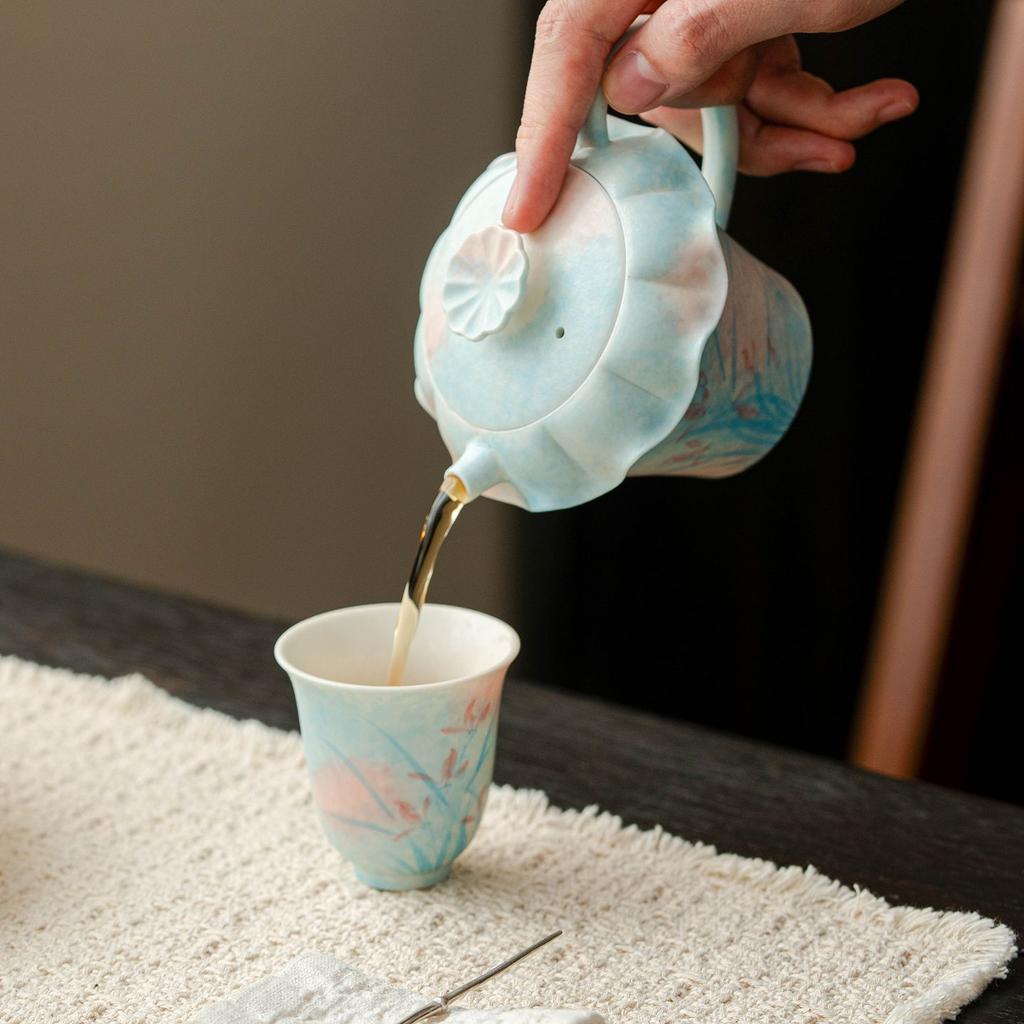 Underglaze hand-painted orchid ceramic kung fu tea set cover bowl teapot master cup tea cup tea cup pot bearing coffee cup
