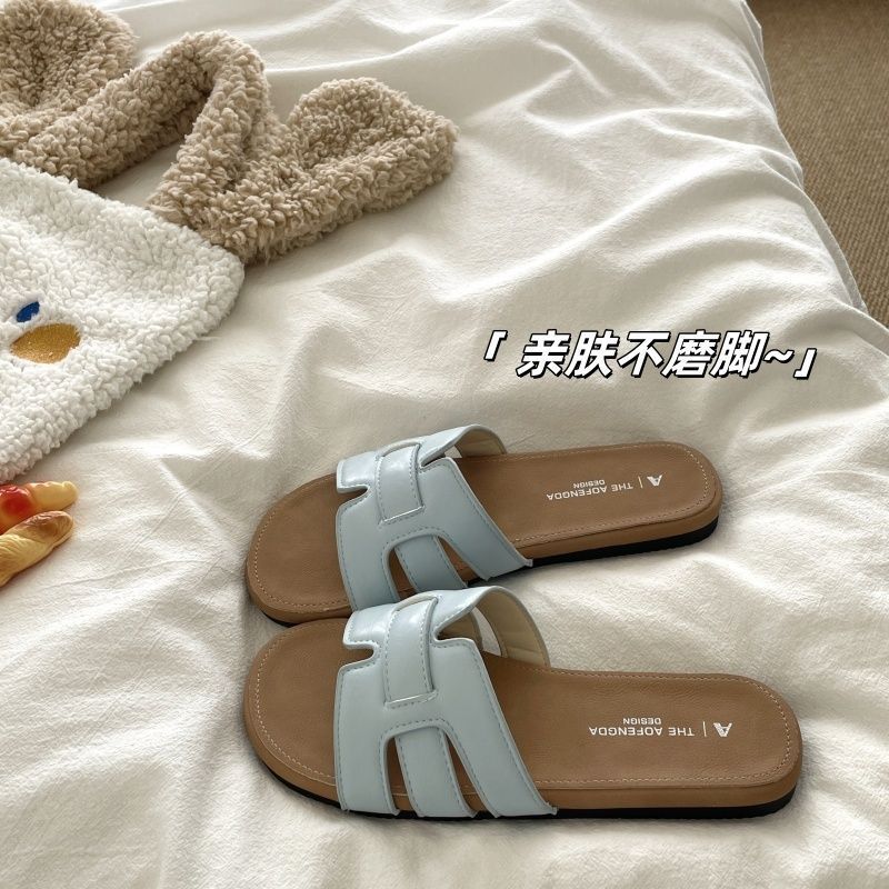 Advanced sense~ Great easy to wear one-word soft-soled fashionable outer wear versatile flat-bottomed beach slippers