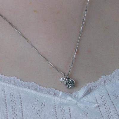 Pearlymore Rose and Pearl Daily necklace_PM25N010SS