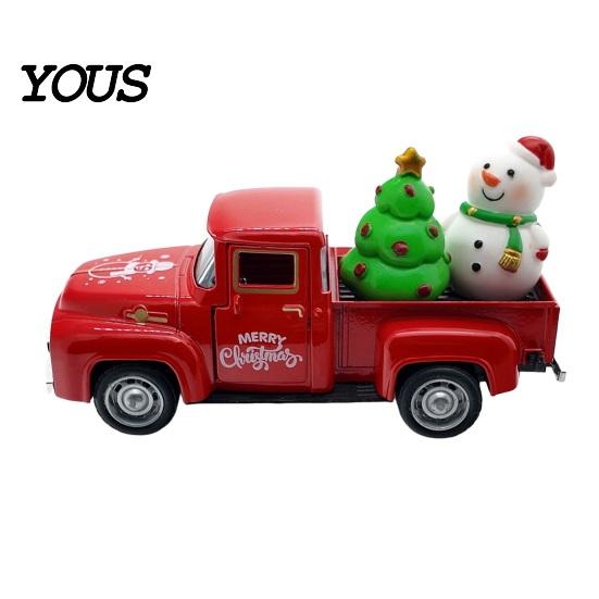 Christmas Table Centerpiece Pickup Truck Figurine, Vintage Car Statue with Santa Claus, Decorative Metal Tree, Snowman, Miniature Alloy Vehicle