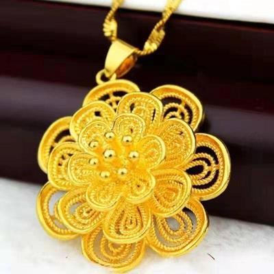 Elegante Collana Peonia e Girasole 2024: Femminilità Lussuosa, Ciondolo di Alta Qualità su una Catena Clavicolare.