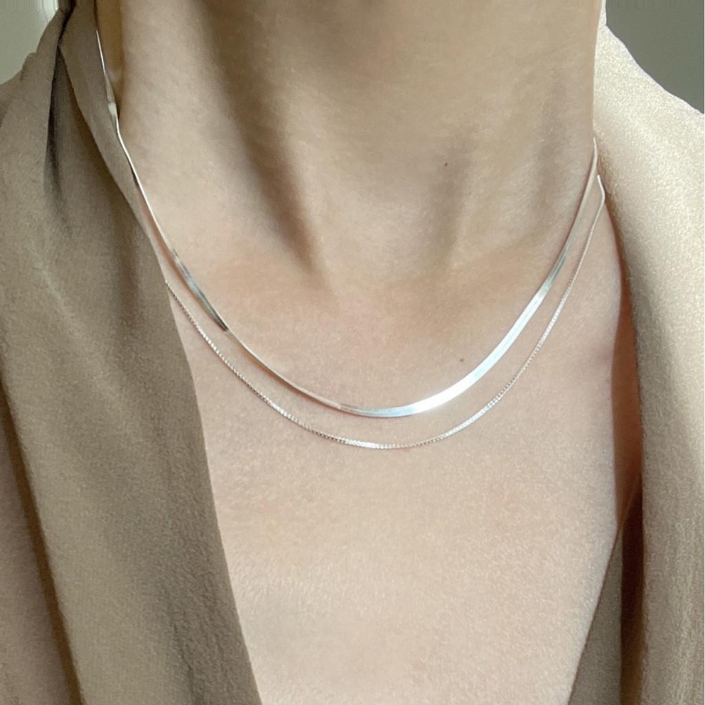 S925 Sterling Silber Doppellagige Schlangenknochenkette Weibliche Klinge Besonderes Design Kalter Stil Französische Elegante Schlüsselbeinkette Halskette