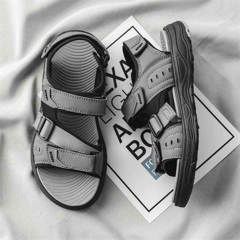 Nuove scarpe casual estive Velcro comode per guidare giovani traspiranti resistenti all'usura sandali