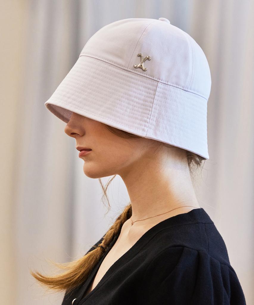 Bajal Va Curved Studded Round Drop Bucket Hat White